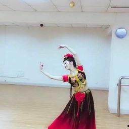 新疆舞裙成人舞蹈视频,成人舞蹈视频中的民族风情展现