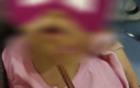 成人拿筷子摔倒视频,成人拿筷摔倒瞬间回顾