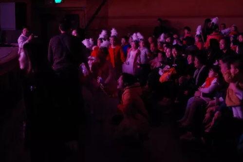 成人创意游戏表演视频