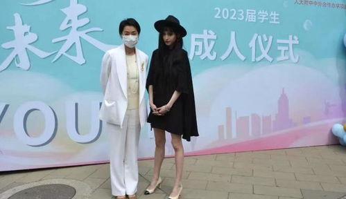 成人礼母女告白视频